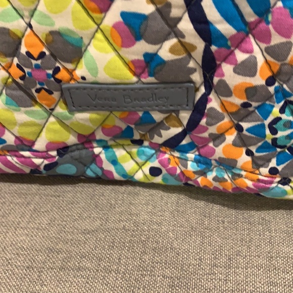 NWT vera bradley xl travel duffel sunny medallion - Picture 8 of 12